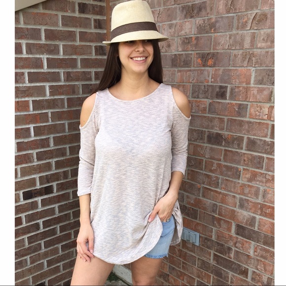 ▫️SOLD OUT▫️LAST▫️Clearance▫️Cold Shoulder Top - Picture 2 of 7