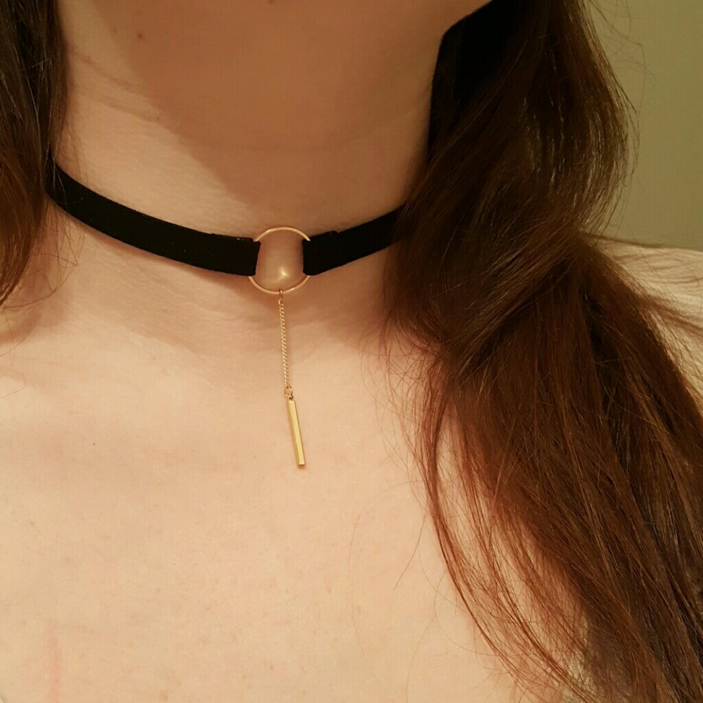 Black choker with chain