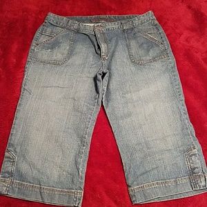 New without tags Women's Eddie Bauer jean capris