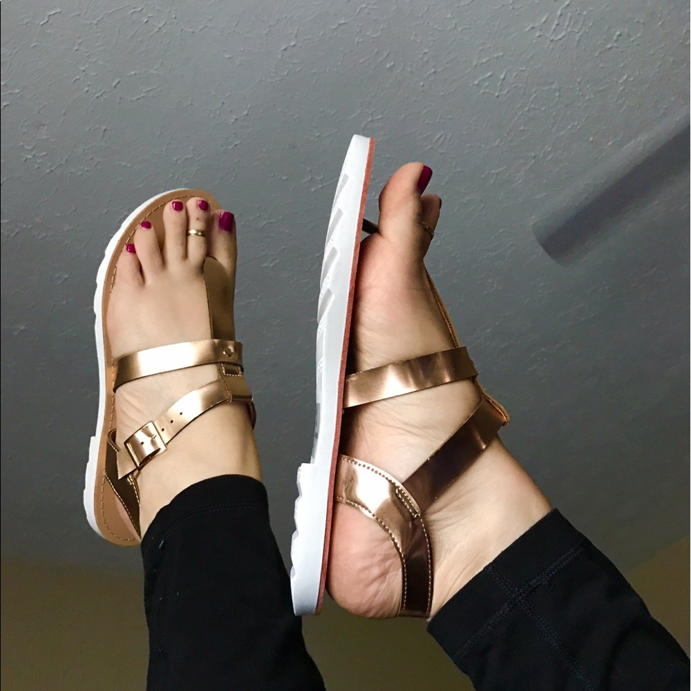 🏆HOST PICK🏆🌹Rose Gold💰 Sandals - Picture 2 of 5