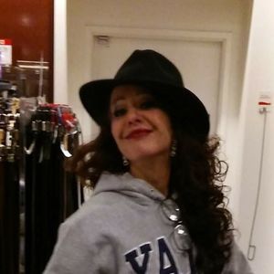 Meet your Posher, Kelly