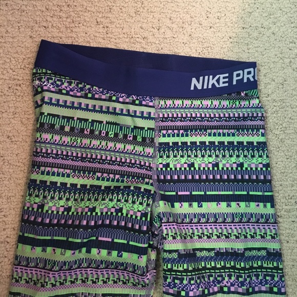 Brand new Nike pro Leggings - Picture 2 of 2