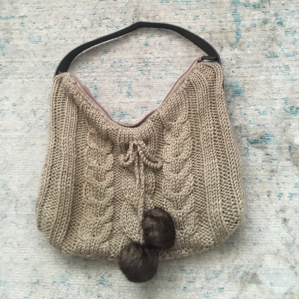 Knit hand bag