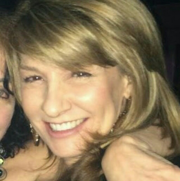 Meet your Posher, Julie - Picture 1 of 1