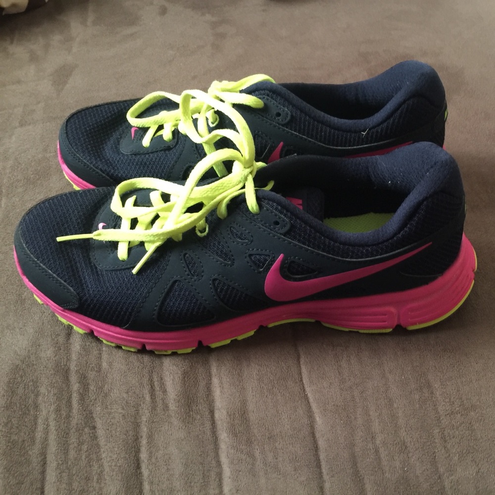 Nike revolution athletic shoes size 9.5