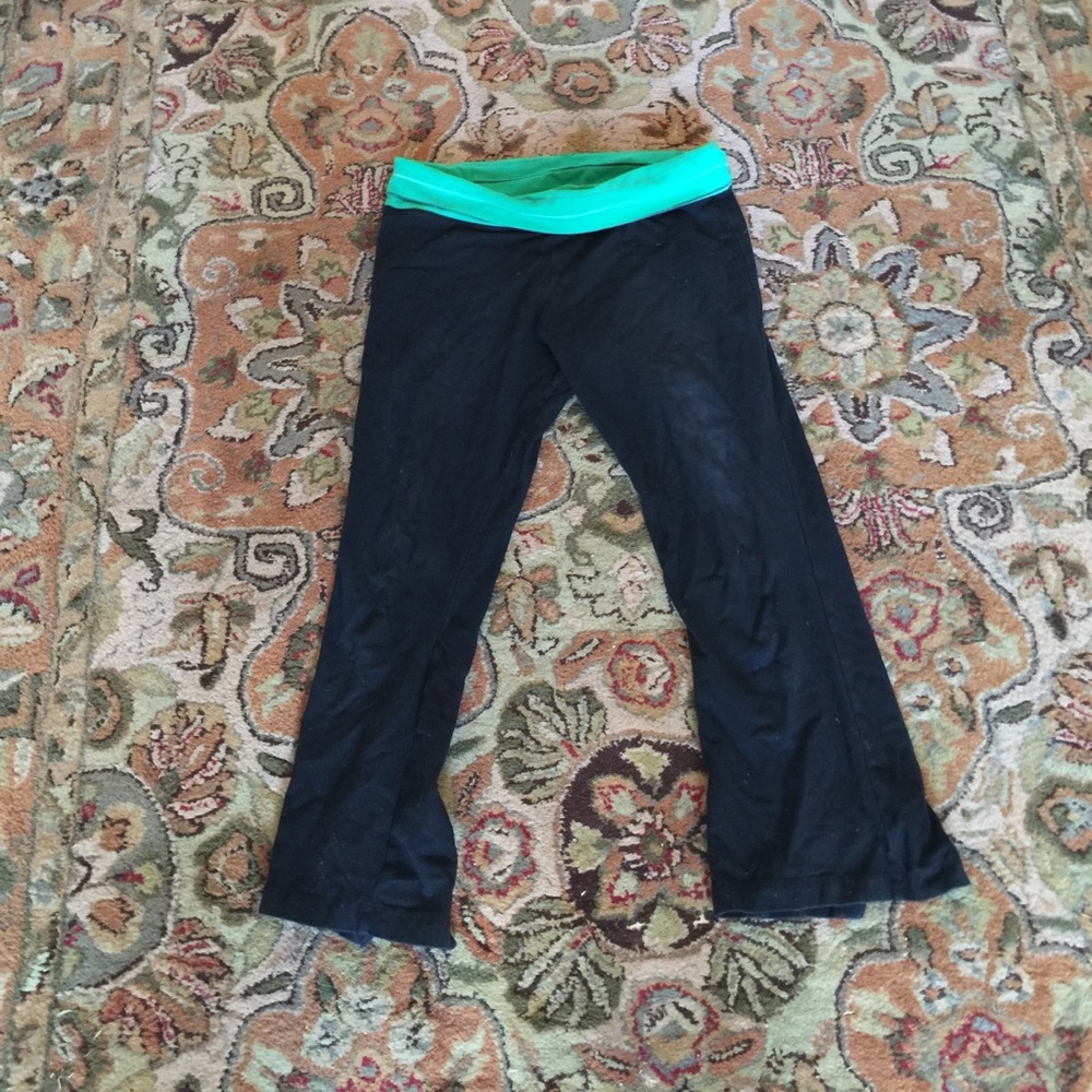 SO LOW CAPRI YOGA PANTS SZ L