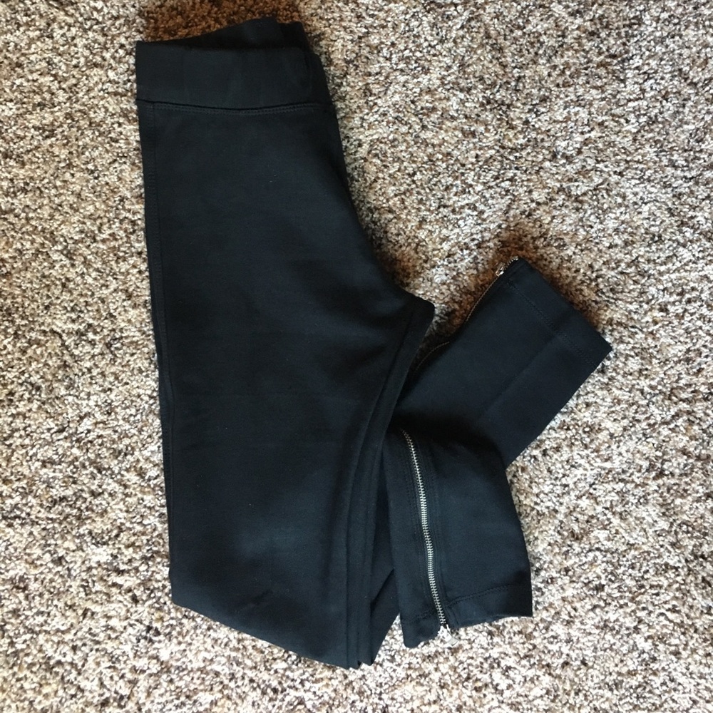 Black zippered leggings
