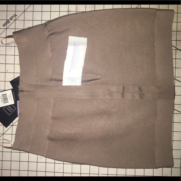 ❌🚫SOLD Herve Leger Skirt -L⭕️❌ - Picture 4 of 8