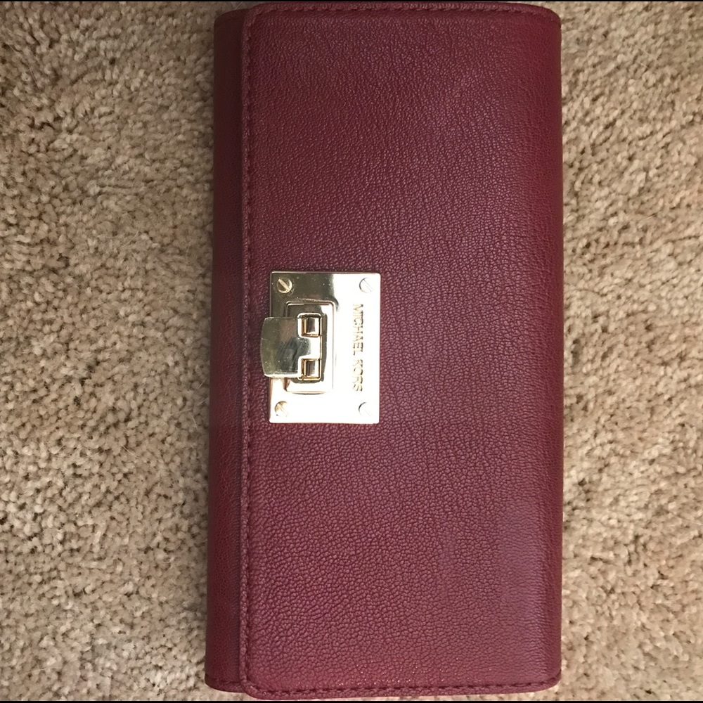 Michael Kors gorgeous lock wallet