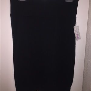 NWT Solid Black LuLaRoe Cassie M. Hard to find!!🦄