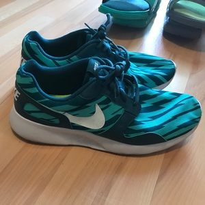 size 10.5 used Nike shoes