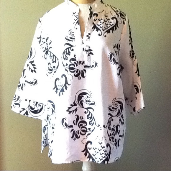 Black and white shirt - Picture 1 of 1