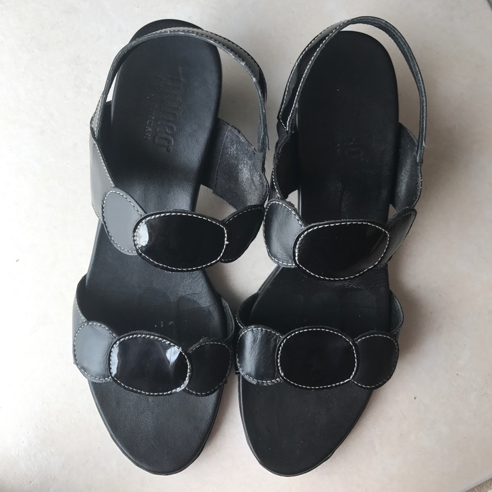 Black Munro American made sandals