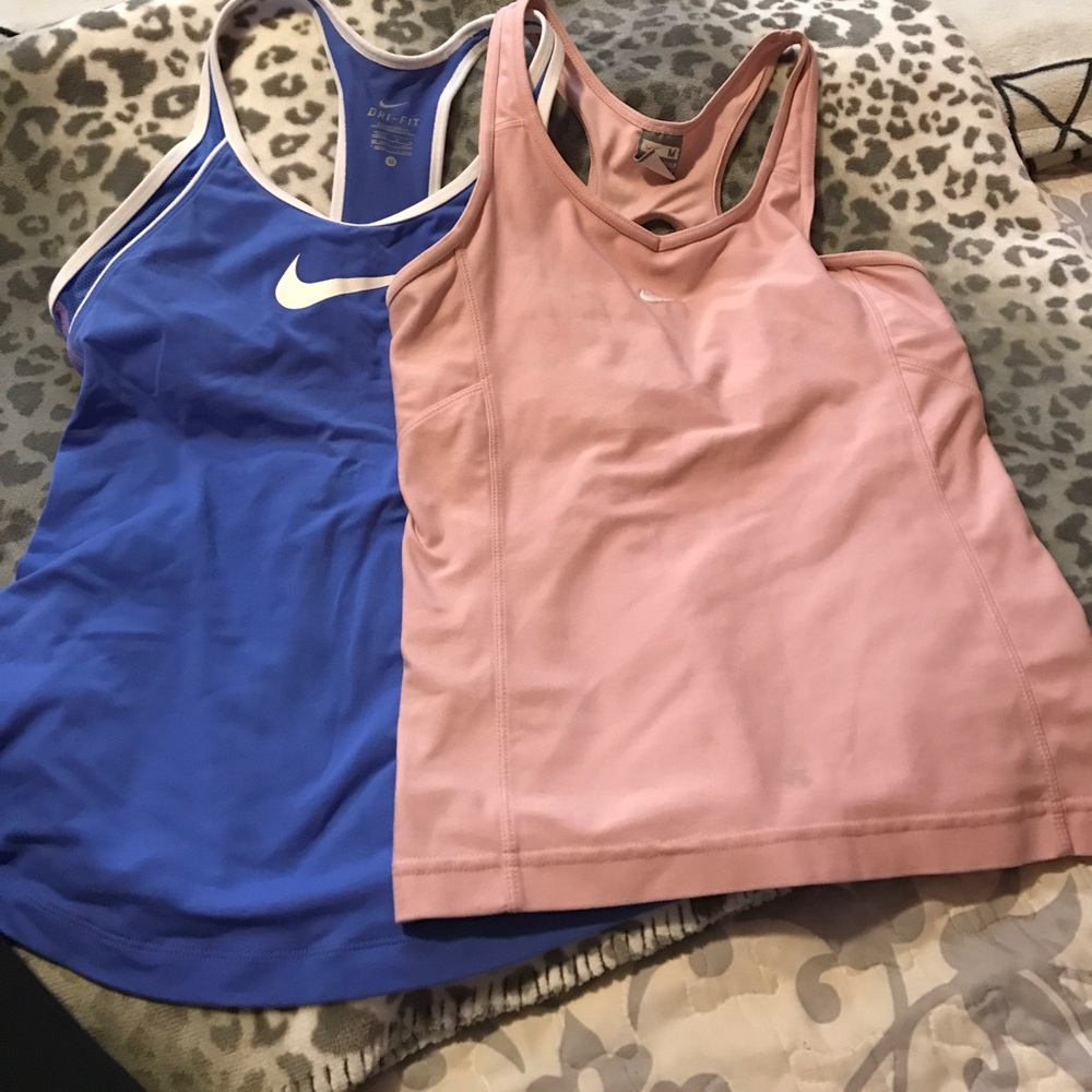 NIKE