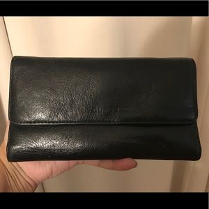 GUESS Women's Wallet