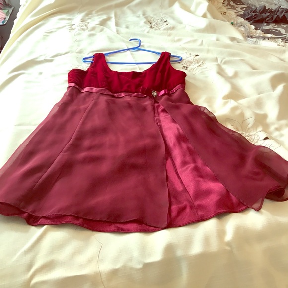 Red Medium Short, Embellished Dress - Picture 3 of 6