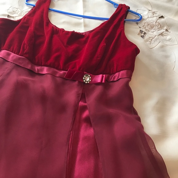 Red Medium Short, Embellished Dress - Picture 4 of 6