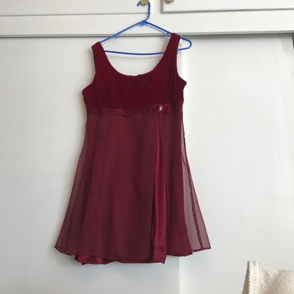 Red Medium Short, Embellished Dress - Picture 6 of 6