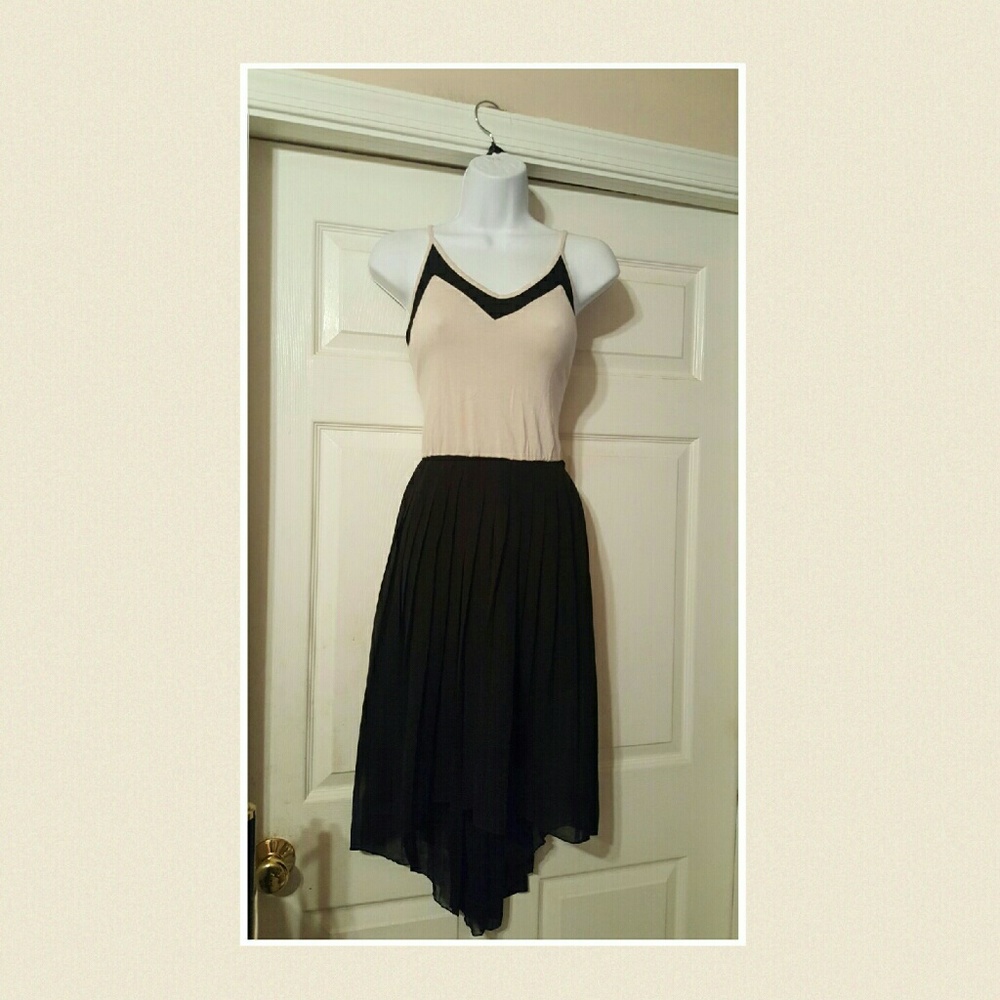 Cute little cream and black high low summer dress - Picture 2 of 4
