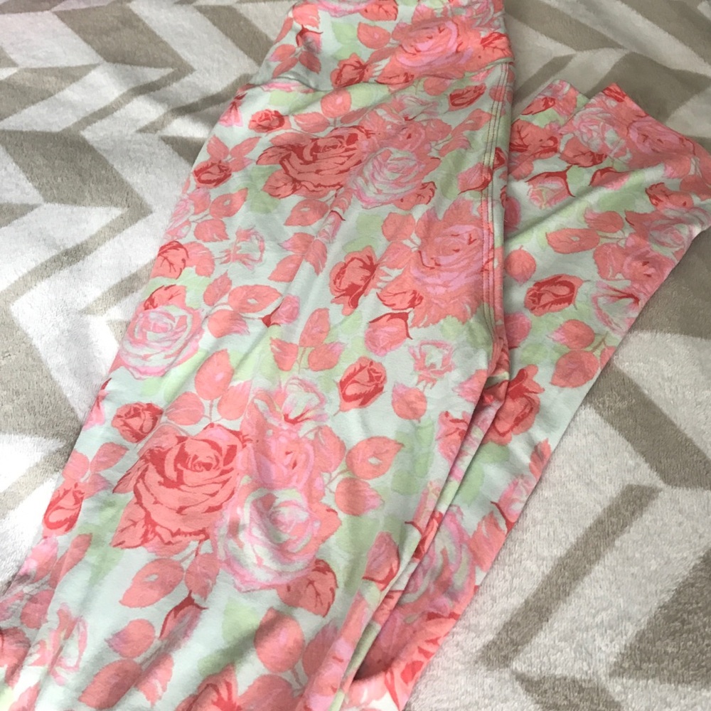 One size NEW lularoe leggings