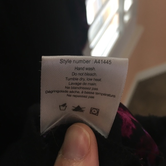 Anthropologie top.  Size Medium - Picture 5 of 5