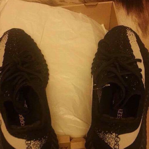 Yeezy Oreo V2 - Picture 3 of 4