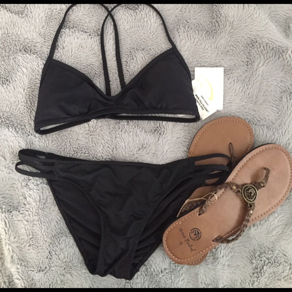 *SOLD*Tilly's Full Tilt Bikini Top