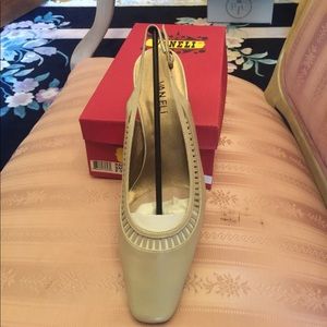 VANELI Sling Back Shoes. Sand Prlnappa