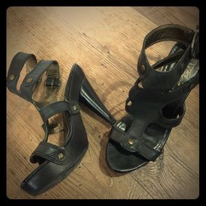 Platform buckle sandal