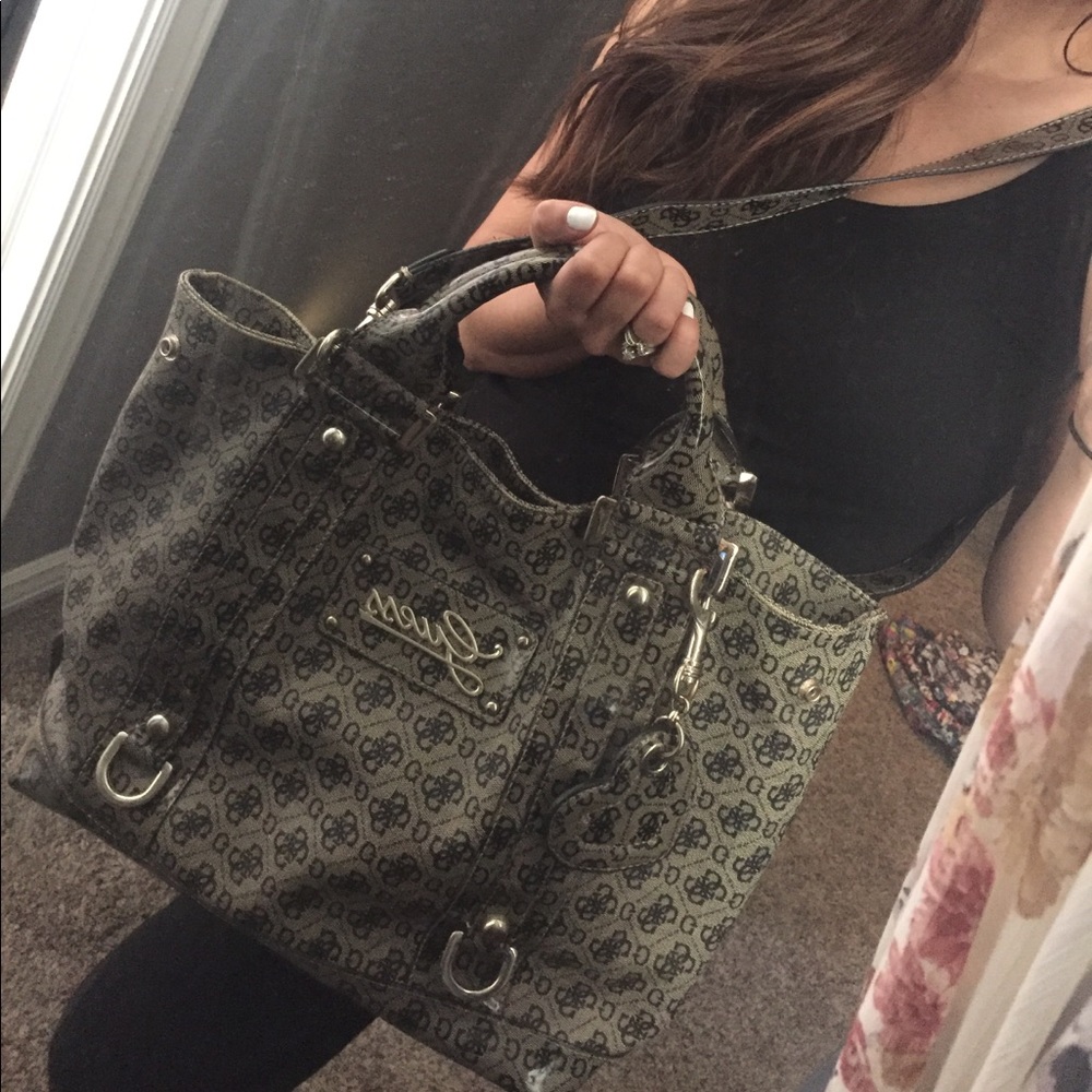Gorgeous large GUESS shoulder bag LOOK 👀