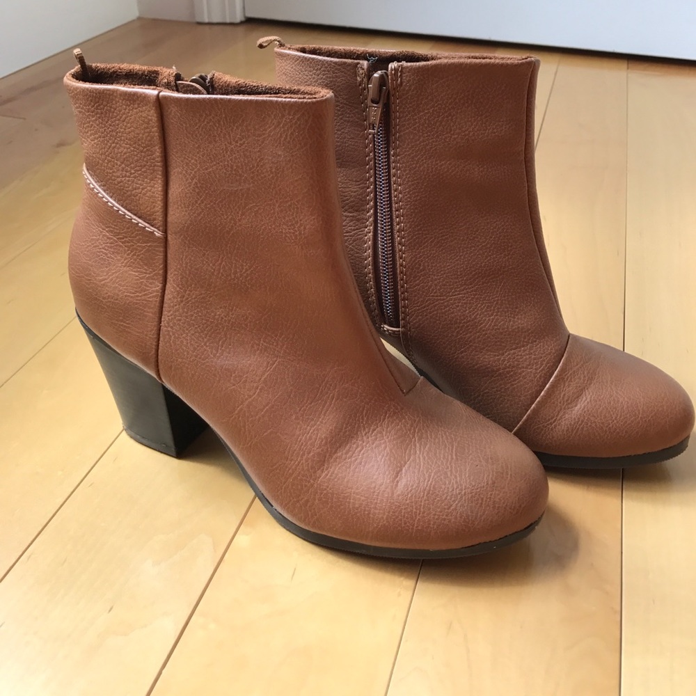 Old navy brown boots