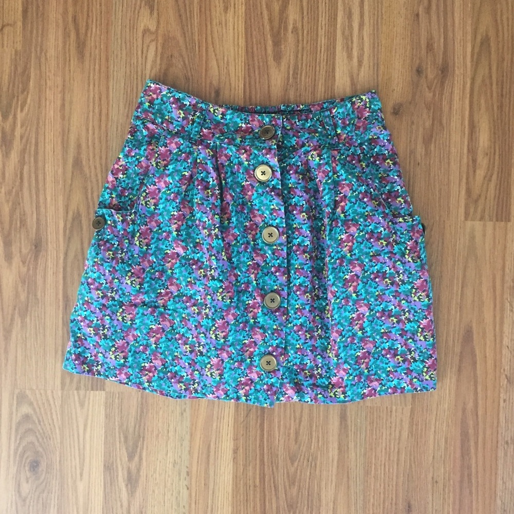 Floral skirt with gold buttons