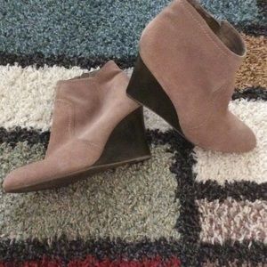 Great short zip ankle boot!