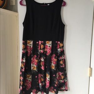 Colorblock floral print dress!🌼🌷🌸🌼