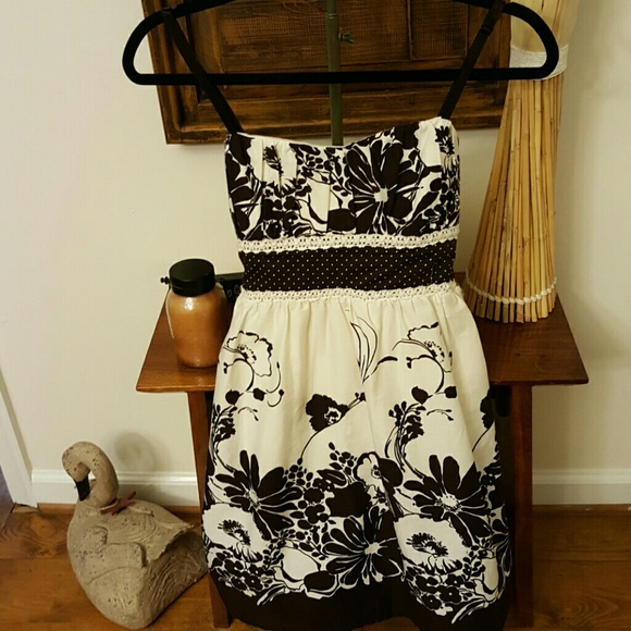 Adorable chocolate and ivory dress - Picture 3 of 8