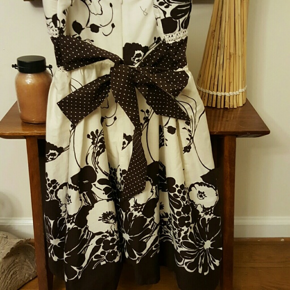 Adorable chocolate and ivory dress - Picture 5 of 8