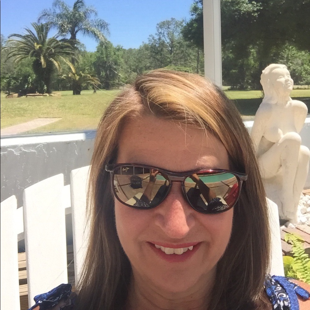 Meet your Posher, Yvette