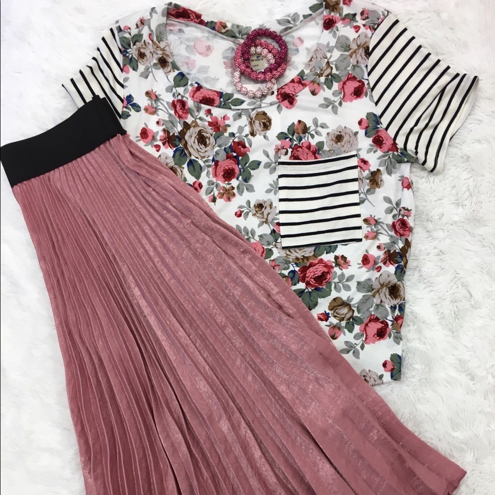 Accordion pleated metallic skirt