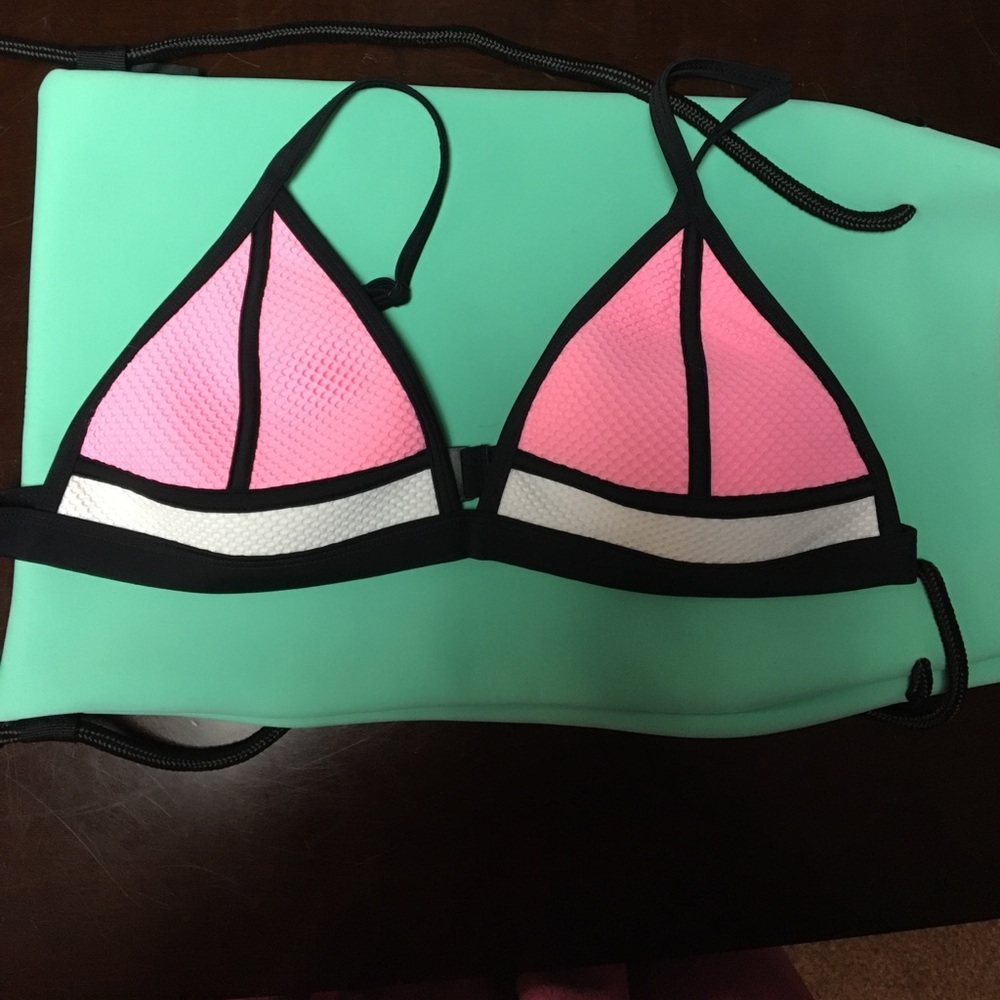 NWOT Triangl Bikini top
