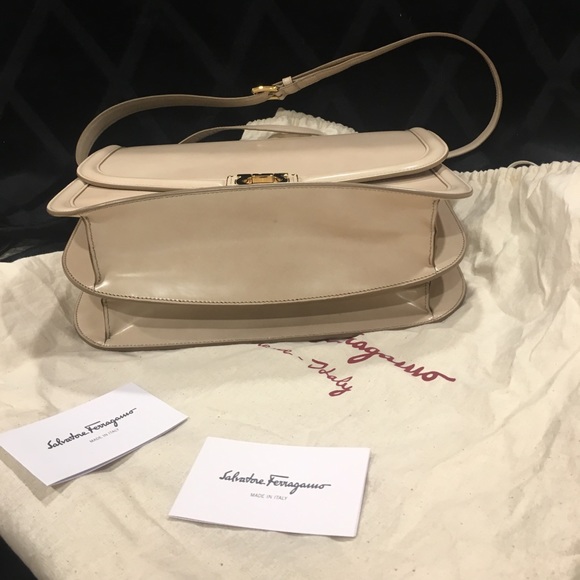 Almond Cafe Salvatore Ferragamo shoulder bag. NWT - Picture 2 of 4