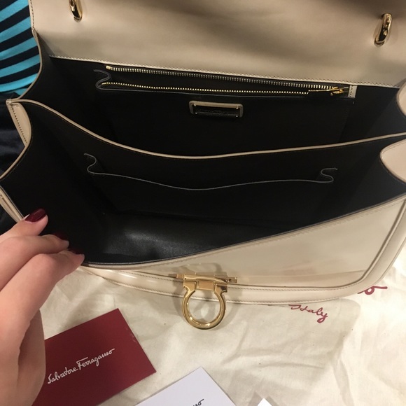 Almond Cafe Salvatore Ferragamo shoulder bag. NWT - Picture 3 of 4