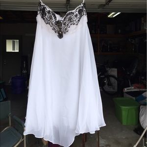 Elegant White strapless dress black blessing