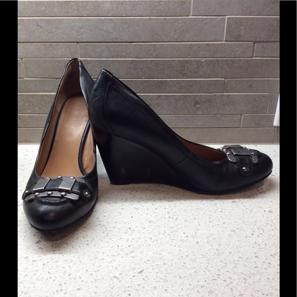 Nine West Women's Closed Toe Wedges