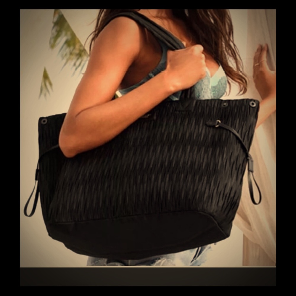 VS black tote
