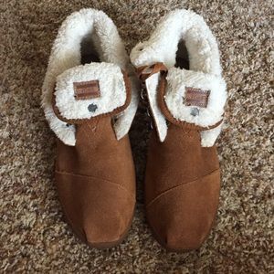 Toms fur lined booties