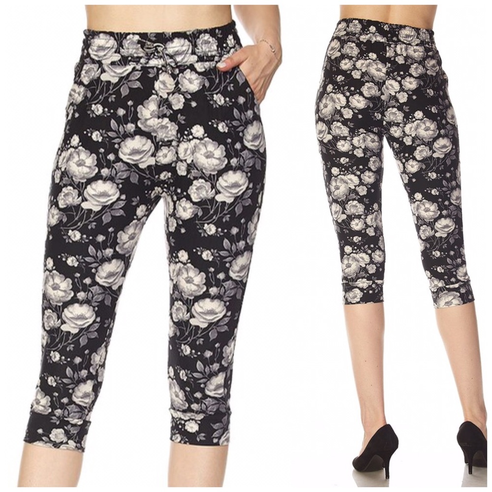 Black Floral Capri Leggings - Picture 4 of 4