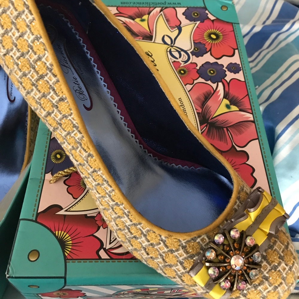 Wool yellow and gray heels