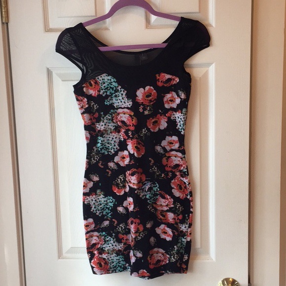 H&M floral mini dress with mesh upper half - Picture 2 of 3
