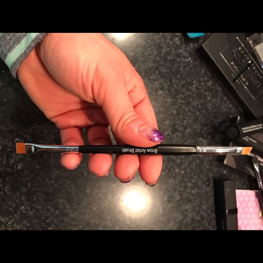 Brand new Younique brow brush