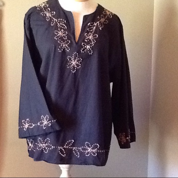 Black shirt - Picture 1 of 3